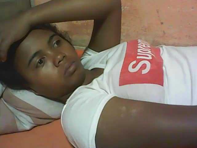 Live sex webcam photo for Malinciehot #240957298