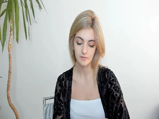 Live sex webcam photo for HelelGretta #260425688