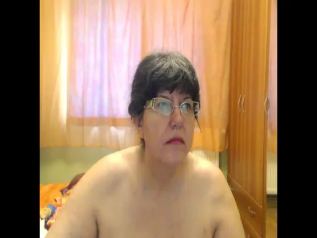 Live sex webcam photo for HugeTitsShow #258440991