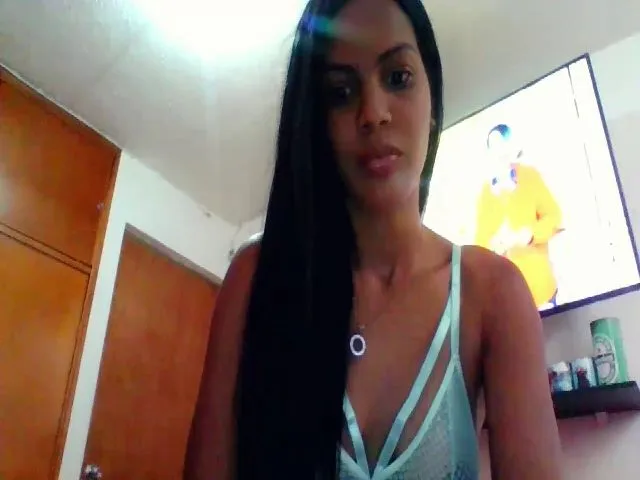 Live sex webcam photo for IvannaSofia20 #254912536