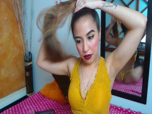 Live sex webcam photo for KellyJhons #255612734