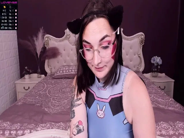 Live sex webcam photo for WinonaCooper #254751113