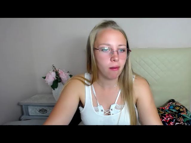 Live sex webcam photo for CorneliaYoung #263316358