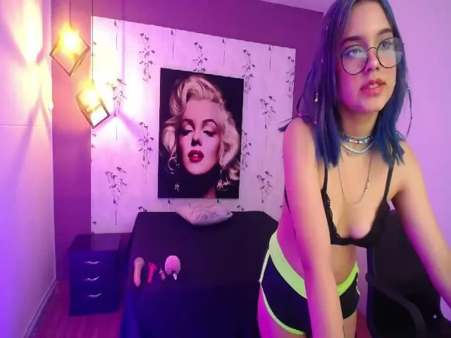Live sex webcam photo for Spaaarkie #255667868