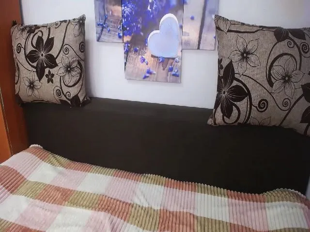 Live sex webcam photo for TeaseKate #253544413