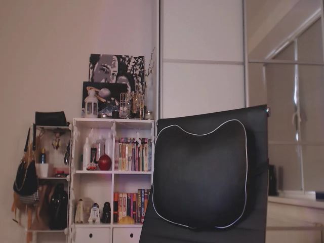 Live sex webcam photo for KellyAsian #261221855