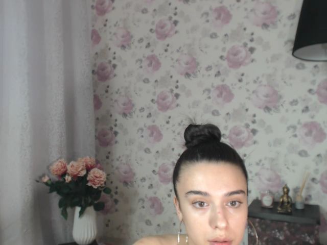 Live sex webcam photo for KleopatraTeen #254553891