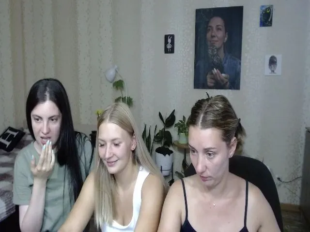 Live sex webcam photo for Emi_lywild #263752106