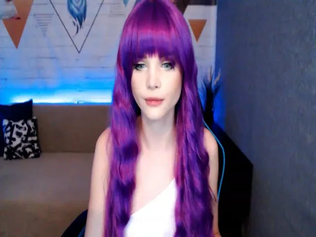 Live sex webcam photo for MonicaHigh #252699289