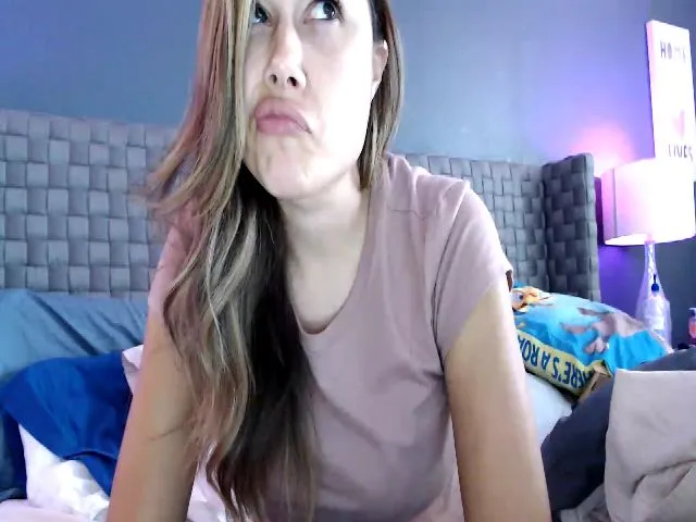 Live sex webcam photo for Cinnabuns #260995264