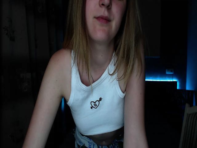 Live sex webcam photo for Ella_Hudson #263901236