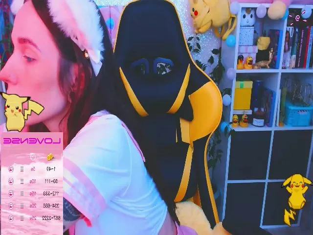 Live sex webcam photo for JinjerMoon #255612846