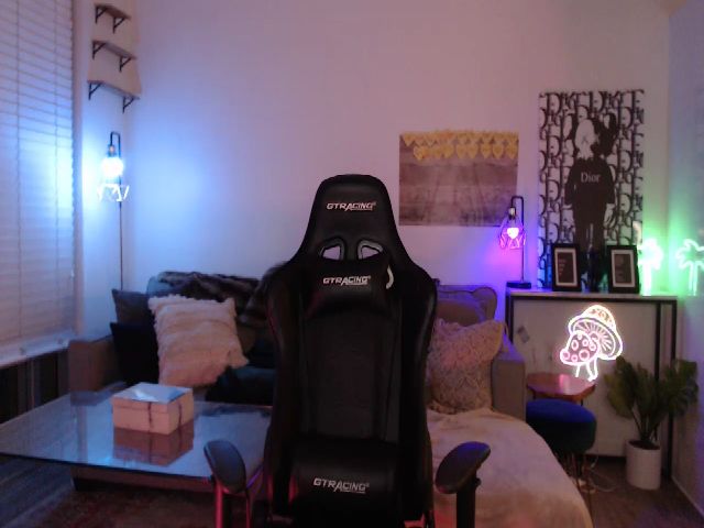 Live sex webcam photo for alexa #252789919