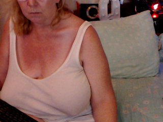 Live sex webcam photo for LisaLinny #240795624