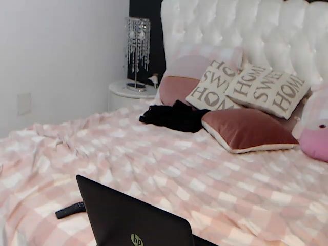 Live sex webcam photo for BlondeeFairy #253535066