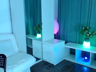 Live sex webcam photo for luisana64 #240569760