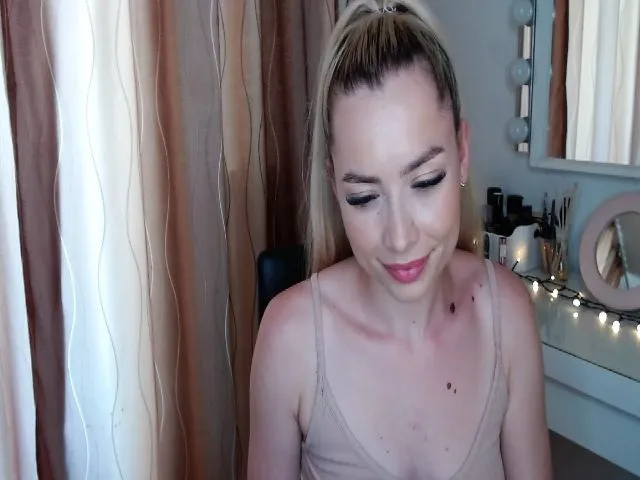 Live sex webcam photo for JustThea #253377716