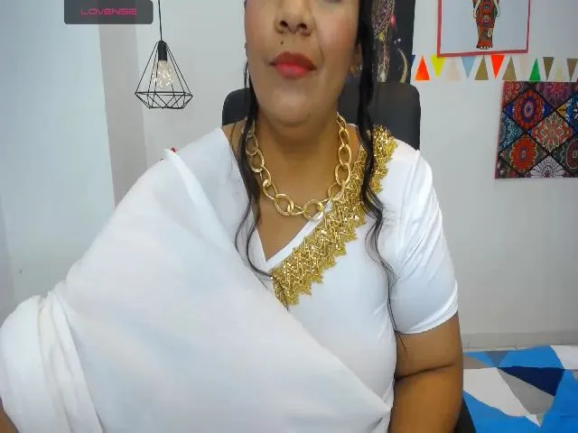 Live sex webcam photo for IndianMama #259375436