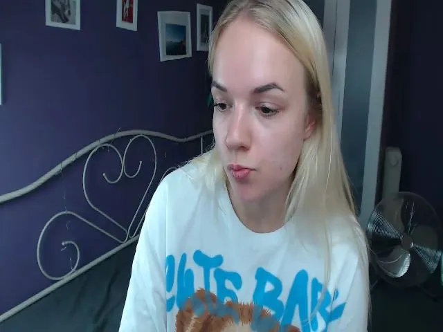 Live sex webcam photo for JoanQueen #264854893