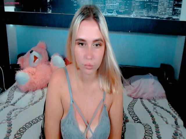 Live sex webcam photo for LindaRichXX #260600427