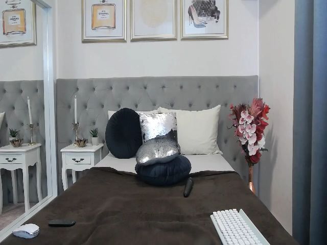 Live sex webcam photo for GracieCute #259816617