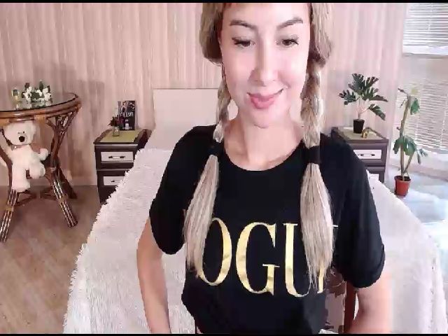 Live sex webcam photo for EstelleLauder #258072935