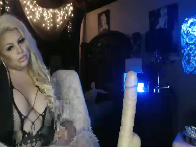 Live sex webcam photo for XtinaStar #253985590