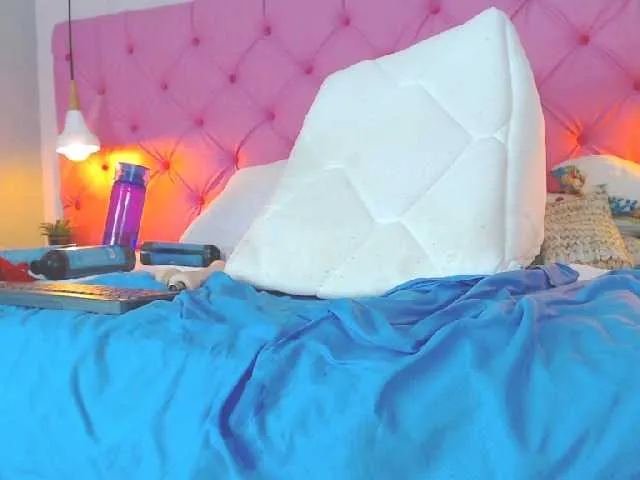 Live sex webcam photo for lizzarobert #241197818