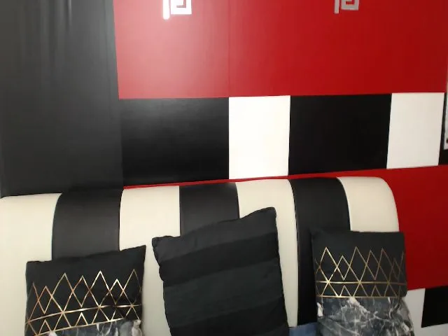 Live sex webcam photo for GloriaSparks #258048337