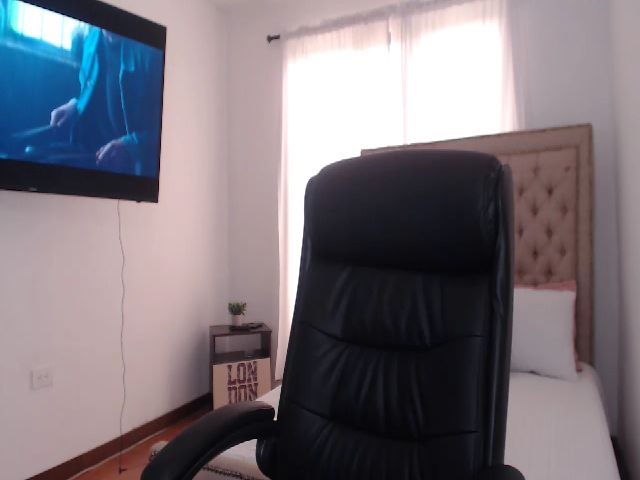 Live sex webcam photo for Heily_ #263269032