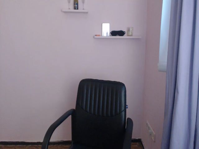 Live sex webcam photo for JiMiola #252518515