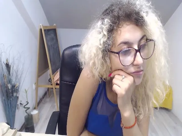 Live sex webcam photo for CurlyBella #252448906