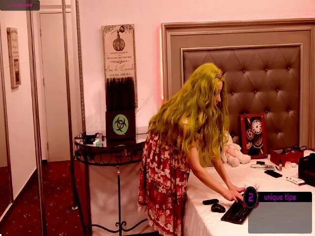 Live sex webcam photo for FreyaGold #262812095