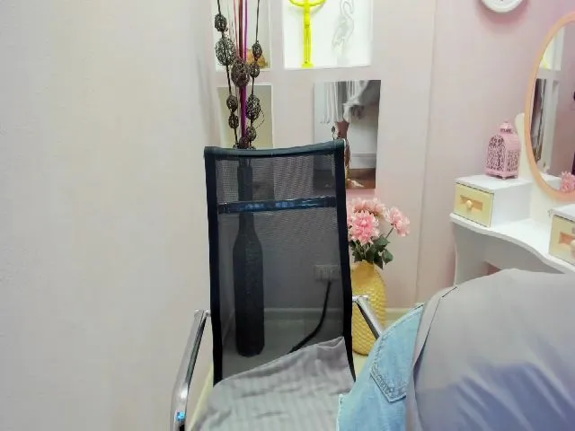 Live sex webcam photo for VeronicaRangy #264525593