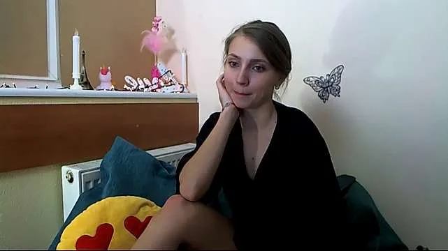 Live sex webcam photo for Erica_Smile #245043325