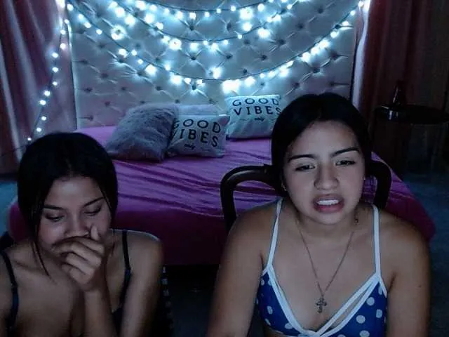 Live sex webcam photo for pau-ammy #253601578