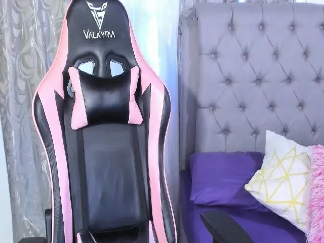 Live sex webcam photo for Candace18x #259003393