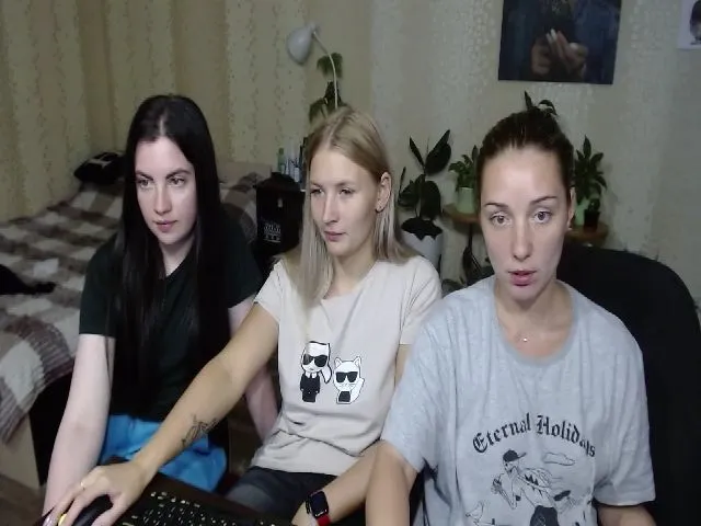 Live sex webcam photo for Emi_lywild #265593894