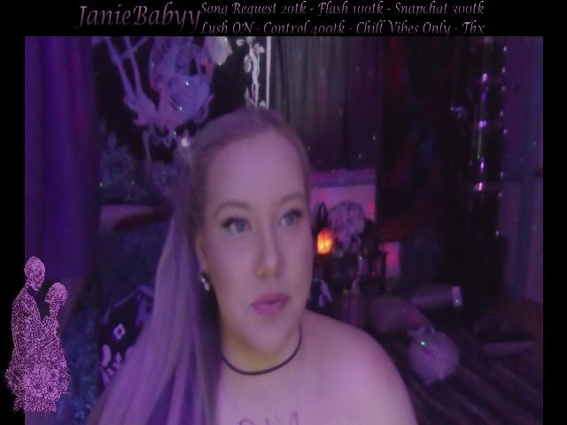 Live sex webcam photo for JanieBabyy #254990352