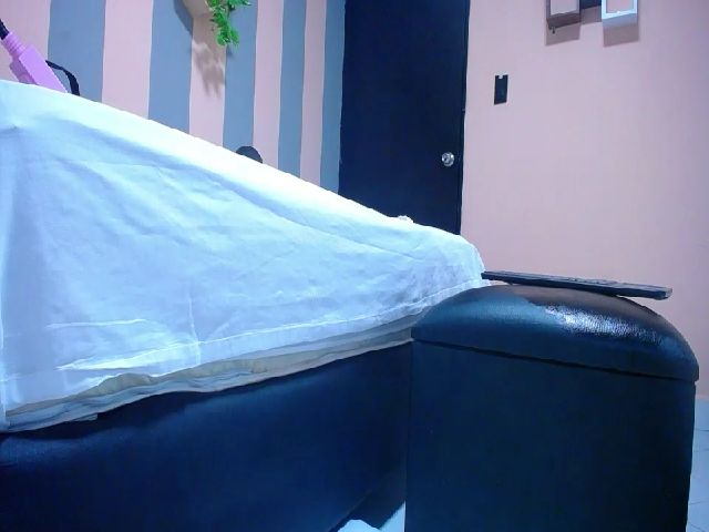 Live sex webcam photo for Aleja_10 #258927543