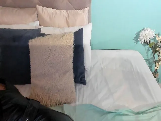 Live sex webcam photo for circenmilen #255894293