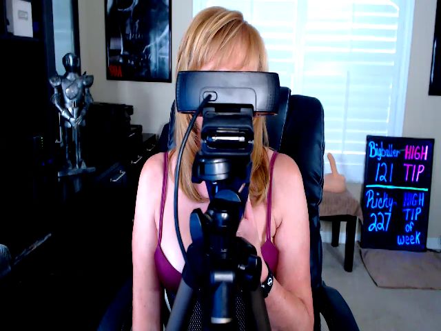 Live sex webcam photo for SummerKnightz #252897632