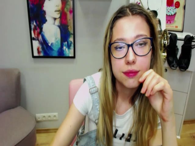 Live sex webcam photo for HeidiFLOWER #259157016