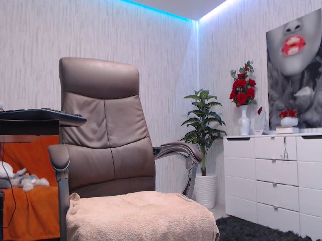 Live sex webcam photo for SecretDesire0 #257245357