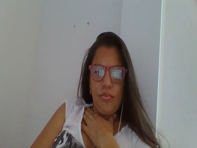 Live sex webcam photo for SweetLola01 #262078318