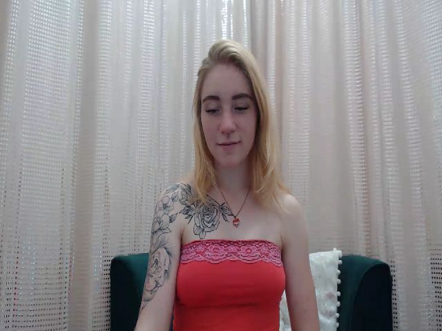 Live sex webcam photo for RedBerryy #261153408