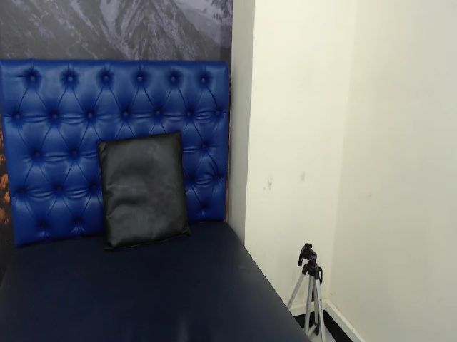 Live sex webcam photo for Cleo_e #265616169