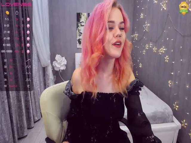 Live sex webcam photo for KerryBlair #265346446