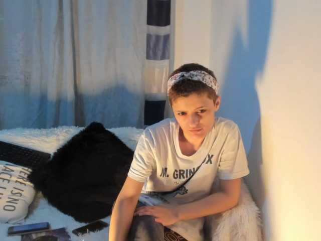 Live sex webcam photo for EllaRose29 #241000243