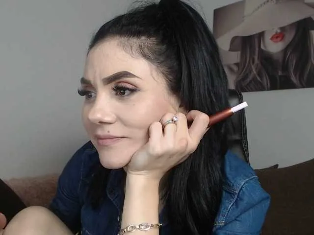 Live sex webcam photo for Evelyn7 #240992202